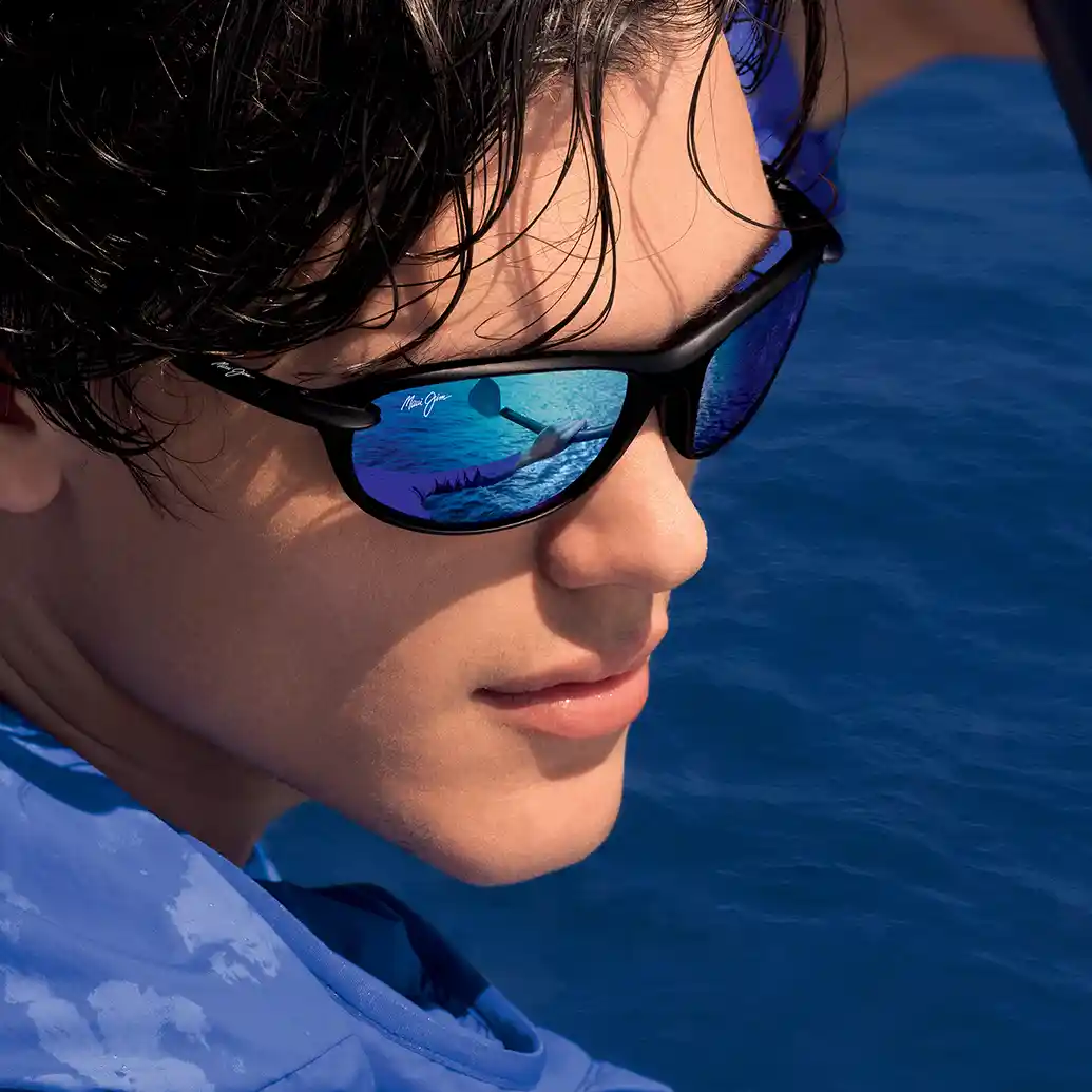 photo d'une modèle homme portant des Maui Jim Ho'okipa ultra