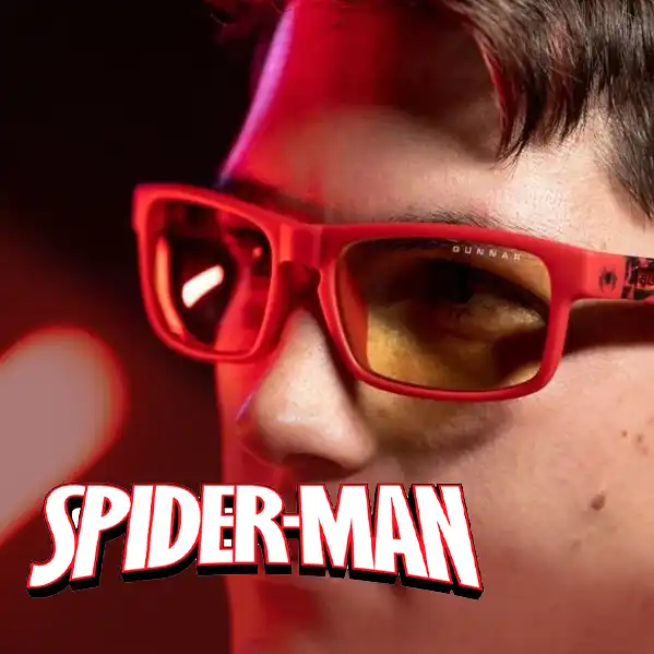 photo d'une paire de lunette Gunnar spiderman portée par un adolescent